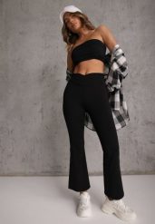 Czarne Kopertowe Legginsy Flare High Waist Azinore. Czarne legginsy Renee, bez wzorów, z jeansu. Za 39.99 zł.