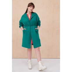 Płaszcz Damski Huggo Plus Size Grass. Płaszcze blue shadow, plus size, bez wzorów, z dzianiny, bez kaptura. Za 419.90 zł.