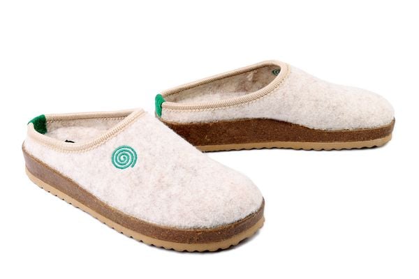 DR. BRINKMANN 320264-81 offwhite, kapcie damskie. Brązowe kapcie Dr. Brinkmann, bez wzorów. Za 157.17 zł.