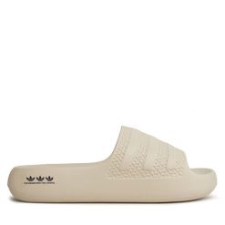 Klapki adidas. Brązowe klapki adidas, bez wzorów, sportowe, bez obcasa, bez zapięcia. Za 249.99 zł.
