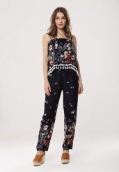Granatowo-Czerwony Kombinezon Magnanimous. Niebieskie kombinezony Born2be, s, w ażurowe wzory, ze skóry, boho, bez kołnierzyka, bez ramiączek. Za 79.99 zł.