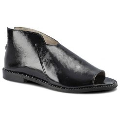 Sandaly damskie Dwunasty Shoes, ze skórzaną lakierowaną cholewką otwartym noskiem bocznymi wycięciami i niską podeszwą, czarne naplak, 3021. Czarne sandały Dwunasty Shoes, bez wzorów, z lakierowanej skóry, klasyczne, z otwartym noskiem, bez obcasa, na płaskiej podeszwie, bez zapięcia. Za 229.00 zł.