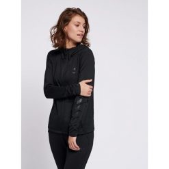 Bluza fitness damska Hummel zip Selby. Szare bluzy Hummel, na wiosnę, xs, bez wzorów, z dżerseju, klasyczne, bez ramiączek, z kapturem. Za 239.60 zł.