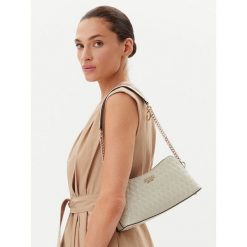 Torebka Guess. Białe kopertówki Guess, z aplikacjami, bez dodatków. Za 264.99 zł.