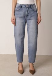 Niebieskie Klasyczne Jeansy Mom Fit z Wysokim Stanem z Bawełny Charvielle. Niebieskie spodnie materiałowe Born2be, bez wzorów, z bawełny, eleganckie, z podwyższonym stanem, krótkie. Za 109.99 zł.