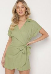 Zielona Kopertowa Sukienka Kombinezon Letnia Mini z Bawełny i Lnu Liorra. Zielone sukienki Born2be, l, bez wzorów, z bawełny, bez kołnierzyka, bez ramiączek, mini, kopertowe. Za 89.99 zł.
