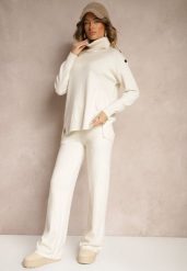 Jasnobeżowy Komplet z Wiskozą i Modalem Spodnie o Szerokim Kroju i Golf Ozdobiony Guzikami Sassifra. Brązowe swetry Renee, bez wzorów, z materiału, eleganckie, bez ramiączek. W wyprzedaży za 143.99 zł.