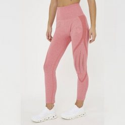Legginsy fitness damskie leslie ciemnoróżowe. Czerwone legginsy LEGEA, bez wzorów, z elastanu, sportowe. W wyprzedaży za 97.00 zł.
