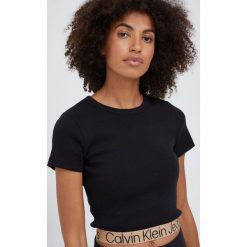 Calvin Klein Jeans t-shirt damski kolor czarny. Czarne t-shirty Calvin Klein Jeans, l, z aplikacjami, z bawełny, bez kołnierzyka, bez ramiączek. Za 269.99 zł.