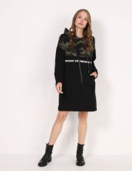 Sukienka w sportowym stylu. Białe sukienki Unisono, s, bez wzorów, z bawełny, sportowe, bez kołnierzyka, bez ramiączek, sportowe. Za 129.00 zł.