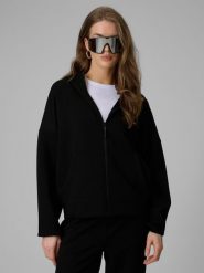 4F Bluza dresowa regular z kapturem damska - czarna M. Czarne bluzy 4f, m, bez wzorów, z dresówki, klasyczne, bez ramiączek, z kapturem. Za 199.99 zł.