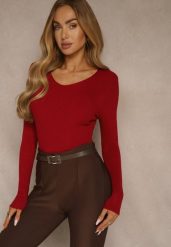 Bordowy Sweter o Klasycznym Fasonie w Drobne Prążki Vorida. Czerwone swetry Renee, s, bez wzorów, z jeansu, casualowe, bez ramiączek. Za 39.99 zł.