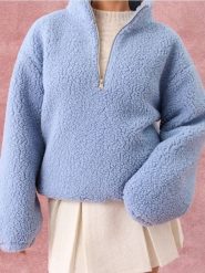 Bluza sherpa ze stójką na zamek - niebieski. Niebieskie bluzy Sinsay, l, bez wzorów, z polaru, bez ramiączek, bez kaptura. Za 69.99 zł.