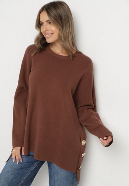 Brązowy Sweter z Wiskozą Ozdobiony Guzikami Alavire. Brązowe swetry Born2be, bez wzorów, z jeansu, eleganckie, bez ramiączek. Za 149.99 zł.