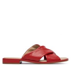 Klapki Caprice. Czerwone klapki Caprice, bez wzorów, bez obcasa, bez zapięcia. Za 299.99 zł.