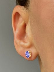 Les Petites Précieuses Pozłacane kolczyki-wkrętki z tanzanitem rozmiar: onesize. Różowe kolczyki Les Petites Précieuses, z tanzanitem, pozłacane. Za 271.03 zł.