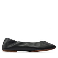 Baleriny Tommy Hilfiger. Czarne baleriny Tommy Hilfiger, bez wzorów, bez obcasa, bez zapięcia. Za 369.99 zł.