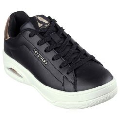 Buty Kobieta Skechers Uno Court czarny. Czarne buty sportowe lifestyle Skechers, bez wzorów, casualowe, bez zapięcia. W wyprzedaży za 332.45 zł.