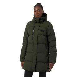 Płaszcz zimowy damski Helly Hansen Adore Puffy Parka. Zielone płaszcze Helly Hansen, na zimę, s, bez wzorów, sportowe, bez kaptura. Za 958.99 zł.
