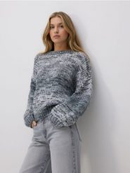 Sweter z obniżoną linią ramion - szary. Szare swetry Reserved, l, bez wzorów, z dzianiny, bez ramiączek. Za 139.99 zł.