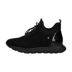 Czarne zamszowe botki damskie, sneakersy na zimę VINCEZA 10787 ZAMSZ. Czarne botki VINCEZA, bez wzorów, z zamszu, bez obcasa, bez zapięcia. W wyprzedaży za 162.52 zł.