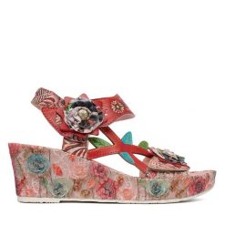 Sandały Laura Vita. Czerwone sandały LAURA VITA, bez wzorów, bez obcasa, na koturnie, bez zapięcia. Za 449.99 zł.