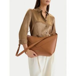 Torebka GINO ROSSI. Brązowe torebki klasyczne Gino Rossi, bez wzorów, klasyczne, bez dodatków. Za 199.99 zł.