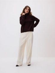 Wełniany sweter z golfem - ciemnobrązowy. Brązowe swetry Reserved, l, bez wzorów, z dzianiny, bez ramiączek. Za 199.99 zł.