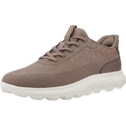 Buty GEOX D SPHERICA PLUS A Brąz. Brązowe trekkingi Geox, bez wzorów, z syntetyku, bez zapięcia, trekkingowe. Za 472.50 zł.