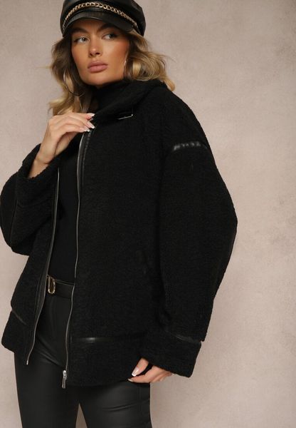 Czarna Futerkowa Kurtka o Kroju Oversize z Wysokim Kołnierzem z Paskiem z Klamerką Toriara. Czarne kurtki Renee, l, bez wzorów, eleganckie, bez kaptura. Za 299.99 zł.
