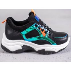 SHELOVET czarne Buty Sportowe Z Efektem Holo. Czarne buty treningowe SHELOVET, bez wzorów, z syntetyku, bez zapięcia. W wyprzedaży za 89.00 zł.