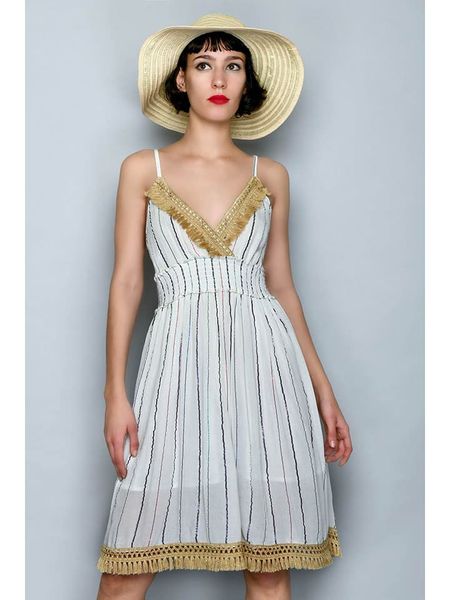 Tarifa Sukienka w kolorze kremowym ze wzorem rozmiar: M. Białe sukienki Tarifa, na imprezę, m, bez wzorów, z wiskozy, bez kołnierzyka, bez ramiączek, mini. Za 52.42 zł.