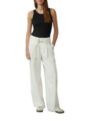 S.Oliver Top w kolorze czarnym rozmiar: 44. Czarne topy S.Oliver, s, bez wzorów, bez kołnierzyka, bez ramiączek. Za 39.99 zł.