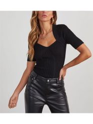 Milan Kiss Bluzka w kolorze czarnym rozmiar: M. Czarne bluzki Milan Kiss, m, bez wzorów, bez kołnierzyka, bez ramiączek. Za 130.99 zł.