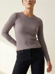 Klasyczny prążkowany sweter - beżowy. Brązowe swetry Sinsay, l, bez wzorów, prążkowane, klasyczne, bez ramiączek. Za 29.99 zł.