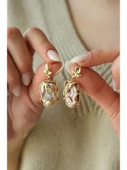 Pierres delicates Kolczyki w kolorze jasnoróżowym z perłami rozmiar: onesize. Różowe kolczyki Pierres delicates, z perłą, z mosiądzu. Za 63.95 zł.