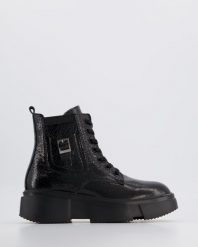 LAKIEROWANE BOTKI 15212 BLACK. Czarne botki Venezia, bez wzorów, z lakierowanej skóry, bez obcasa, bez zapięcia. Za 249.00 zł.