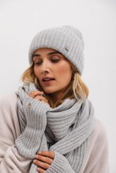 WEŁNIANA CZAPKA GILDA JASNO SZARA One size - Flawless. Szare czapki zimowe Flawless, bez wzorów, z kaszmiru, eleganckie. Za 195.50 zł.