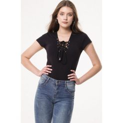 Czarne Body Direst. Body i gorsety marki Born2be. Za 39.99 zł.
