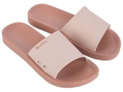 Klapki damskie obuwie plażowe Ipanema Classic Slide Fem. Czerwone klapki Ipanema, z aplikacjami, z gumy, klasyczne, bez obcasa, na płaskiej podeszwie, bez zapięcia. Za 79.00 zł.