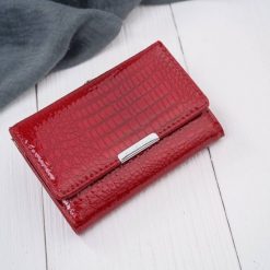 Portfel damski skórzany lakierowany mały czerwony croco z RFID SP-27-CRD. Czerwone portfele bez wzorów, z lakierowanej skóry. Za 99.00 zł.