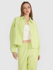 4F Koszula oversize z kołnierzykiem damska - żółta S. Żółte koszule 4f, s, bez wzorów, z bawełny, eleganckie, bez kołnierzyka, bez ramiączek. W wyprzedaży za 99.99 zł.