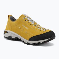 Buty trekkingowe Kimberfeel Chogori 2. Żółte buty trekkingowe Kimberfeel, ze skóry, przed kostkę, bez zapięcia. Za 409.99 zł.