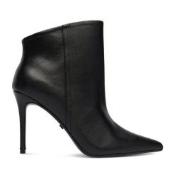 Botki GINO ROSSI. Czarne botki Gino Rossi, bez wzorów, bez obcasa, na szpilce, bez zapięcia. Za 399.99 zł.