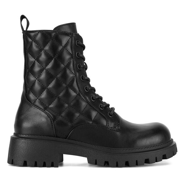 Trzewiki Jenny Fairy. Czarne botki Jenny Fairy, bez wzorów, bez obcasa, na płaskiej podeszwie, bez zapięcia. Za 179.99 zł.