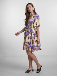 YAS Sukienka 26030172 Fioletowy Regular Fit. Fioletowe sukienki YAS, xs, bez wzorów, bez kołnierzyka, bez ramiączek. Za 249.99 zł.