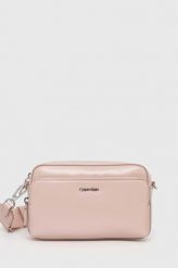 Calvin Klein torebka kolor różowy. Czerwone listonoszki Calvin Klein, bez wzorów, na ramię, bez dodatków. Za 489.99 zł.