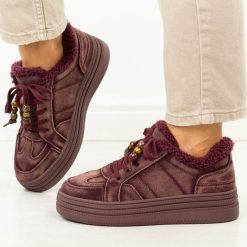 Bordowe skórzane sneakersy damskie T.Sokolski 184. Czerwone botki Sokolski, bez wzorów, z dzianiny, eleganckie, z okrągłym noskiem, bez obcasa, na platformie, bez zapięcia. Za 349.00 zł.