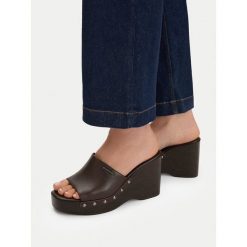 Klapki G-Star. Brązowe klapki G-Star, bez wzorów, retro, bez obcasa, bez zapięcia. Za 179.99 zł.