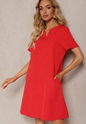 Czerwona Trapezowa Sukienka Mini z Krótkim Rękawem i Kieszeniami Vrea. Czerwone sukienki Renee, na spotkanie biznesowe, l, bez wzorów, eleganckie, bez kołnierzyka, bez ramiączek, mini, trapezowe. Za 99.99 zł.